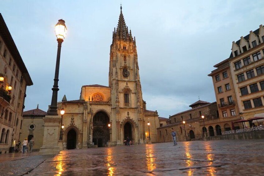 Private Cultural Tour of Oviedo with Pickup