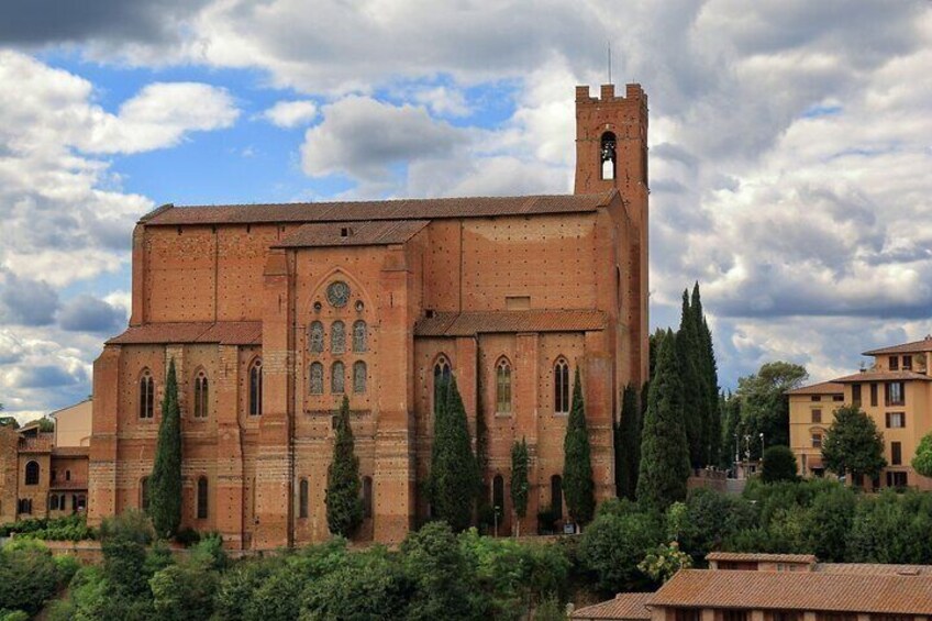 Siena’s Romantic Tales: Love Stories at Piazza del Campo