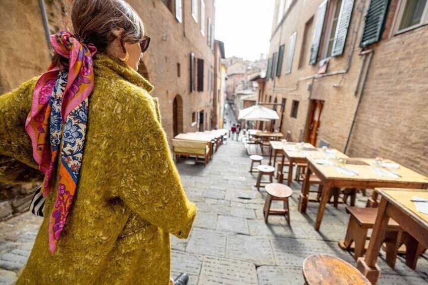 Siena’s Romantic Tales: Love Stories at Piazza del Campo