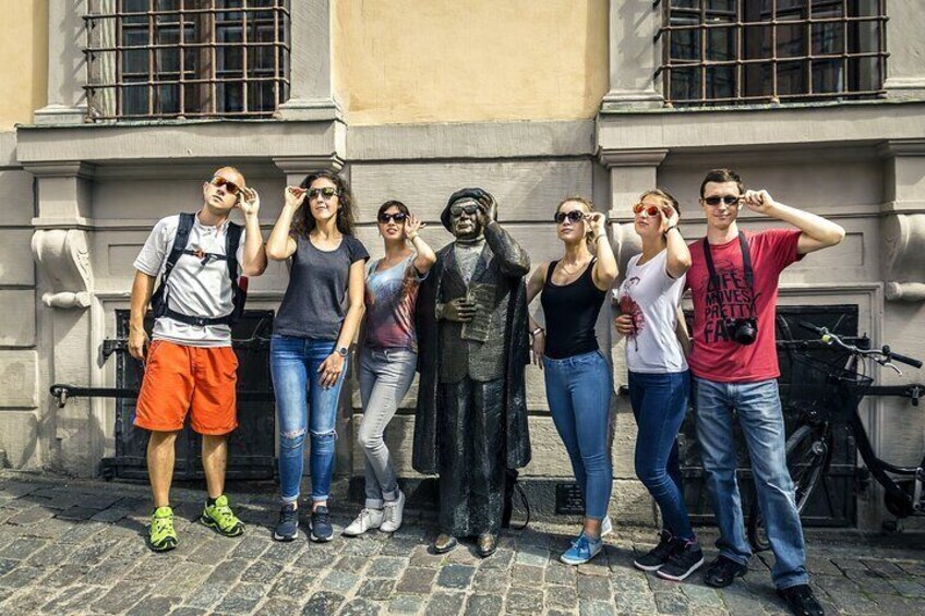 The iron square, statue of Evert Taube.