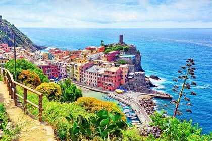 Romantic Escape in Cinque Terre: Love and Landscapes