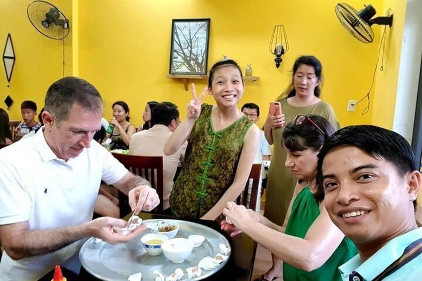 Making white rose dumplings