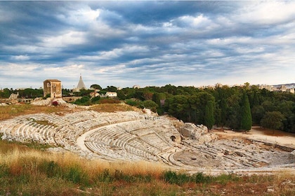 Group guided tour of the archaeological park of Neapolis