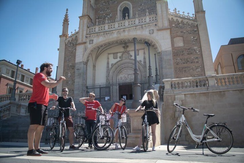 Private customizable bike tour Madrid