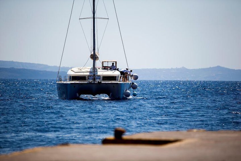 Beautiful Day Catamaran Caldera Cruise incl. Meal & Drinks