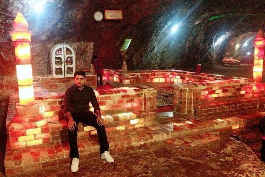 From Lahore: Katas Raj Temple, Khewra Salt Mines & Kalar Kahar Day Trip