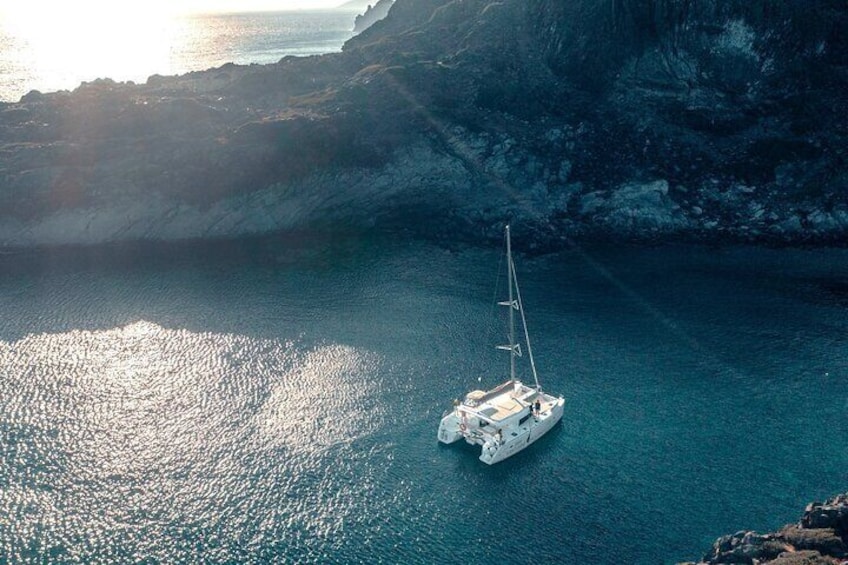 Romantic Sunset Catamaran Caldera Cruise incl. Meal & Drinks