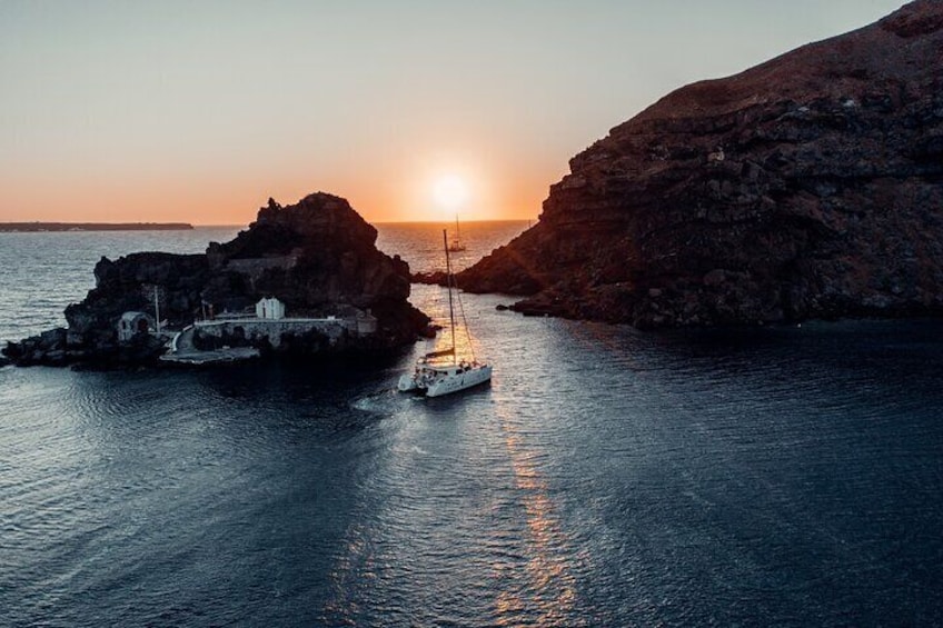 Romantic Sunset Catamaran Caldera Cruise incl. Meal & Drinks