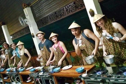 Kochabendkurs Chiang Mai Besuchen Sie den Bio-Garten und -Markt