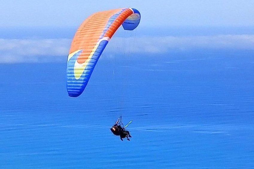 Fly paragliding
