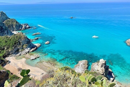 The best Boat Tour from Tropea to CapoVaticano, max 12 passengers