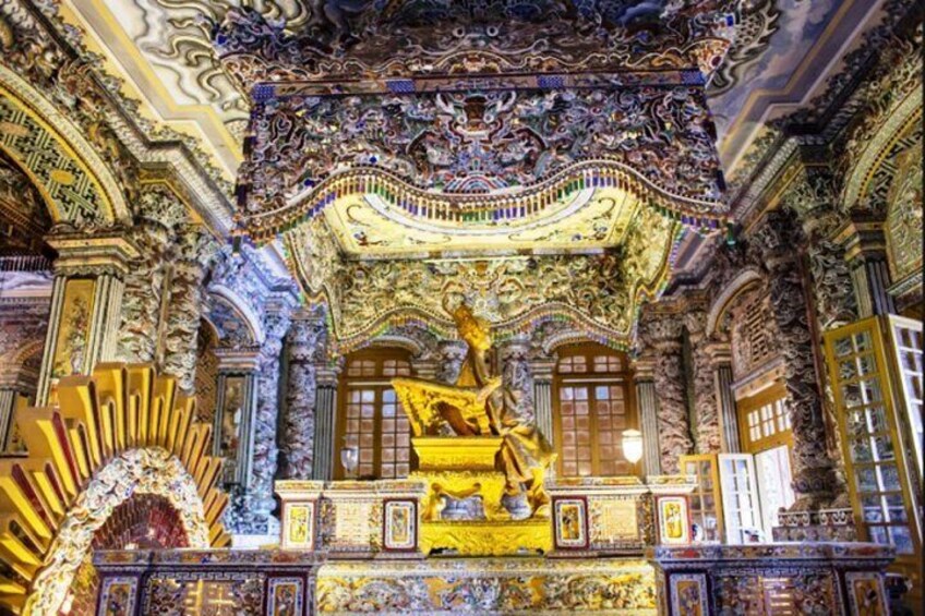 Inside the Khai Dinh royal tomb