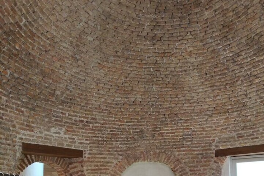 Crypt of San Michele in Africisco with a boutique in the city center