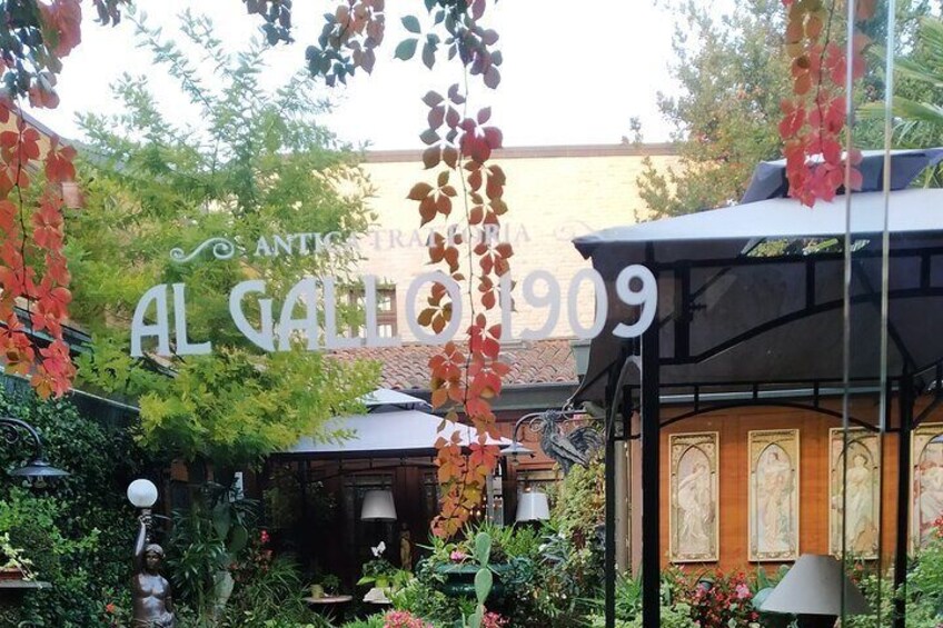 Small Art Nouveau gastronomic paradise
