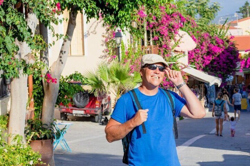 Walking tour around the corners of the archeological city of Rethymno