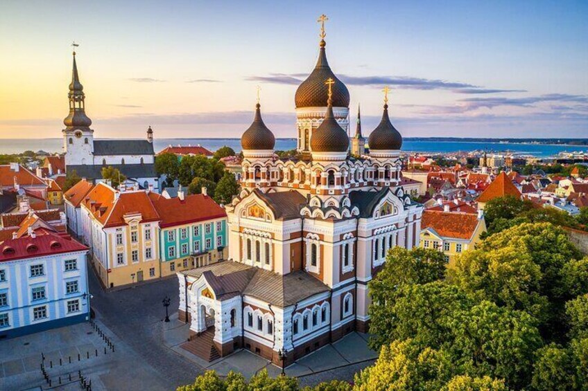 Tallinn Walking Tour: Discover Old Town & Historic Landmarks