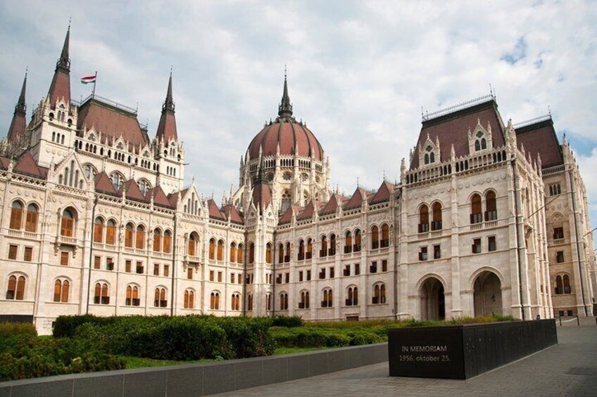 Classic Walk in Budapest Historical Center