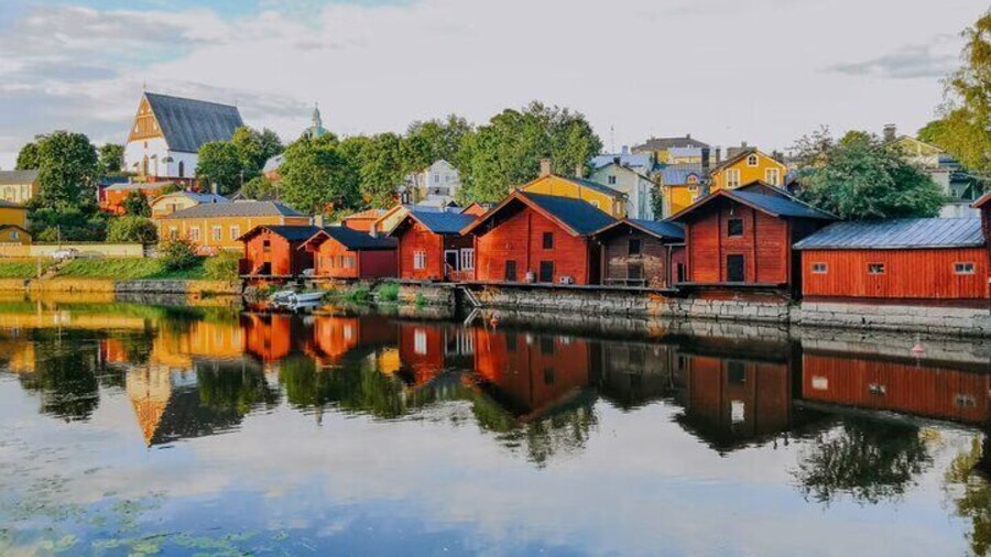 Romantic walking tour in Porvoo
