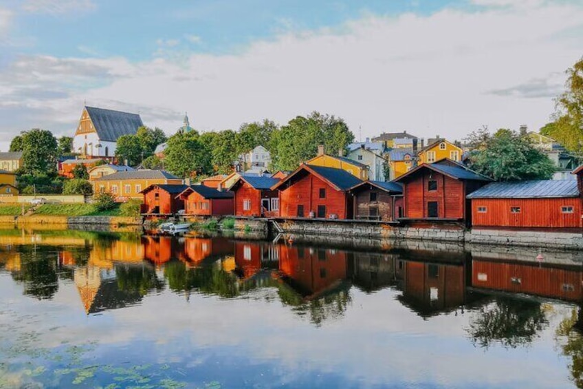 Romantic walking tour in Porvoo