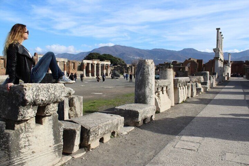 Private half-day tour with expert guide in the archaeological site of Pompeii