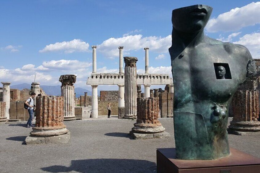 Private half-day tour with expert guide in the archaeological site of Pompeii