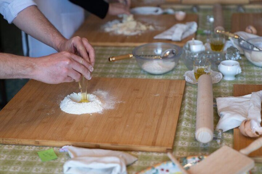 Cooking class in a charming villa in front of the sea