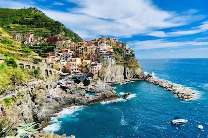 Private tour of Cinque Terre by boat with aperitif on board