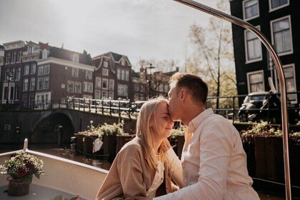 Croisière romantique privée sur les canaux d'Amsterdam avec bulles et colla...