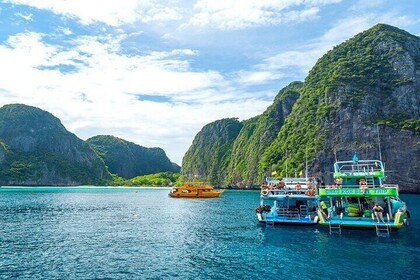 Phi Phi Islands Day Tour : Seaview Lunch by Catamaran/speedboat