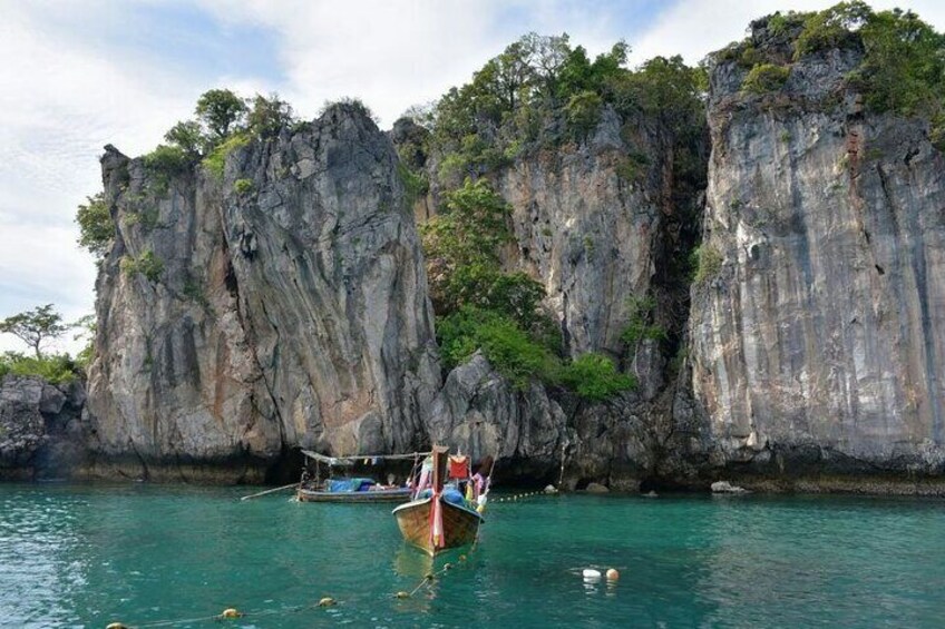 Phi Phi Islands Day Tour : Seaview Lunch by Catamaran/speedboat