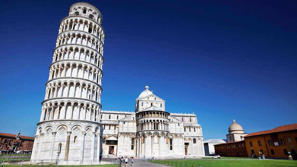 Night view of the Tower of Pisa in Italy 