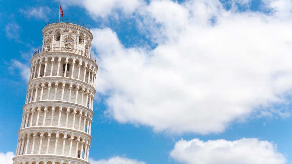 Day view of the Tower of Pisa in Italy 