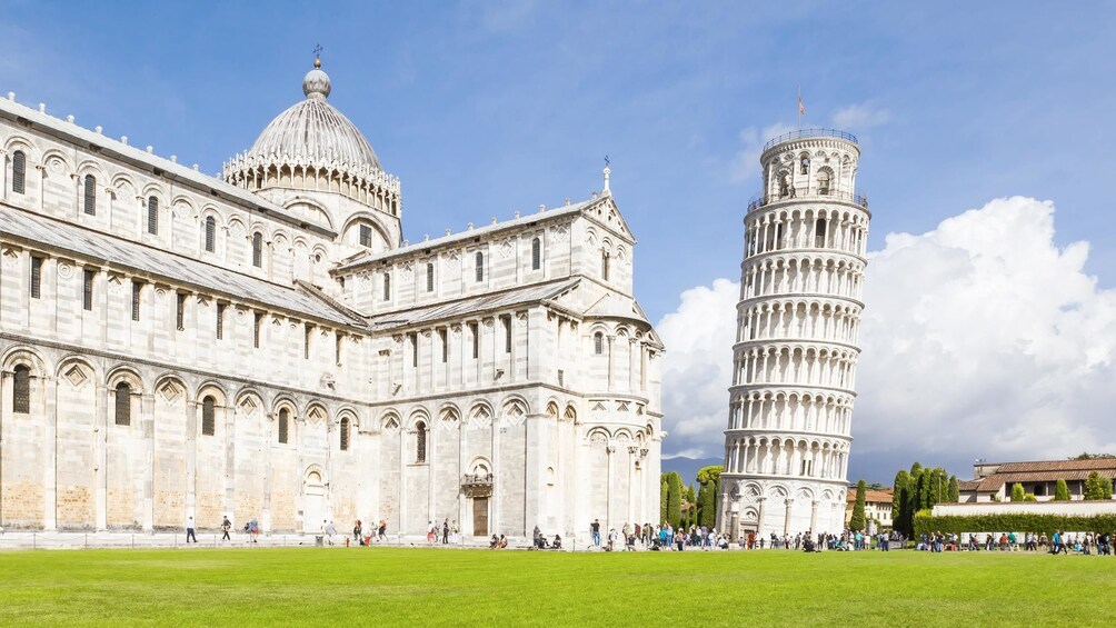 Landscape view of the tower of Pisa in Italy 
