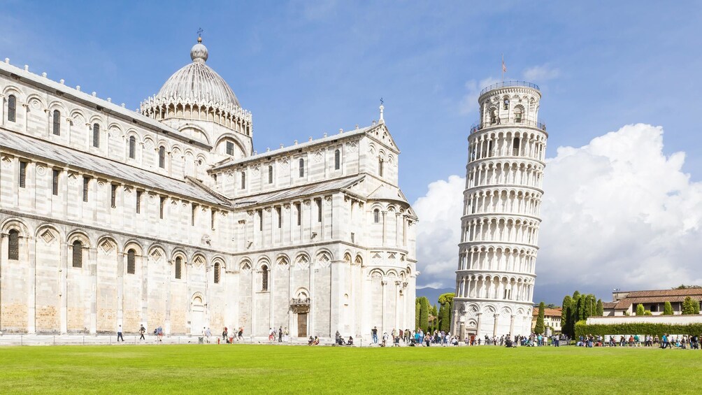 Landscape view of the tower of Pisa in Italy