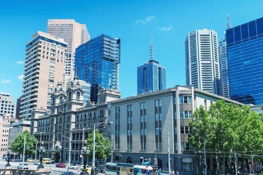 Melbourne’s Love Affair: An Enchanting Walking Tour for Two
