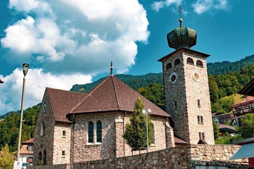 Romantic tour in the traditional mountain village of Triesenberg