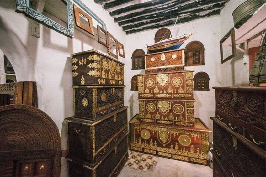 SHOP: cultural Zanzibari arts and decor.