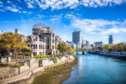 広島の歴史散歩プライベートツアー：城とドーム＆平和公園