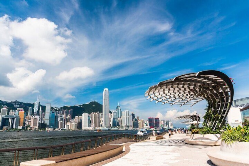 From Science to Serenity: Hong Kong Walking Tour for Couples