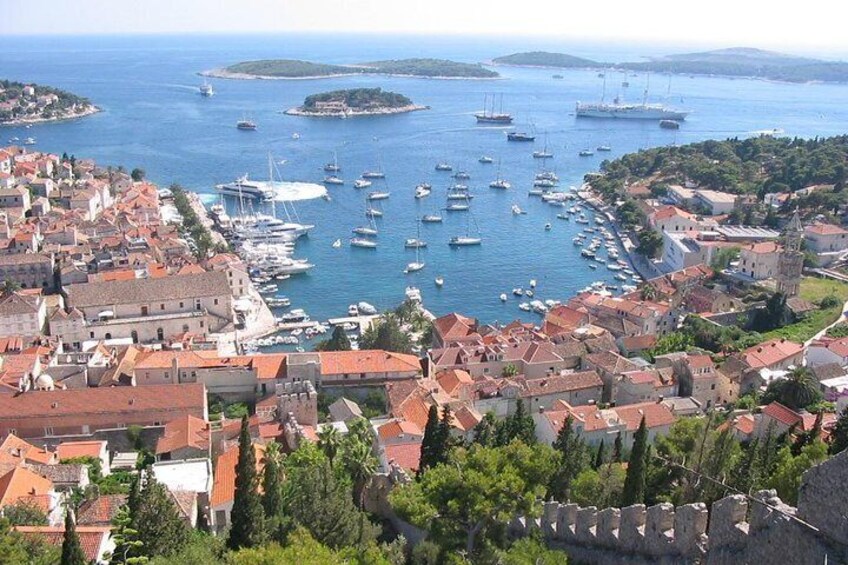 Blue Cave & Hvar Tour, 5 Islands speed boat