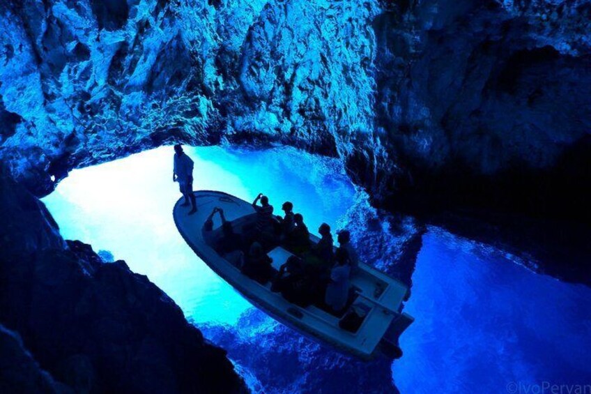 Blue Cave & Hvar Tour, 5 Islands speed boat