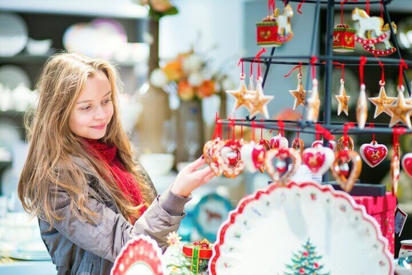 Enchanting Christmas Walking Tour in Cannes