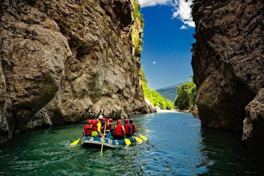 Arachthos white water river Rafting at Tzoumerka 