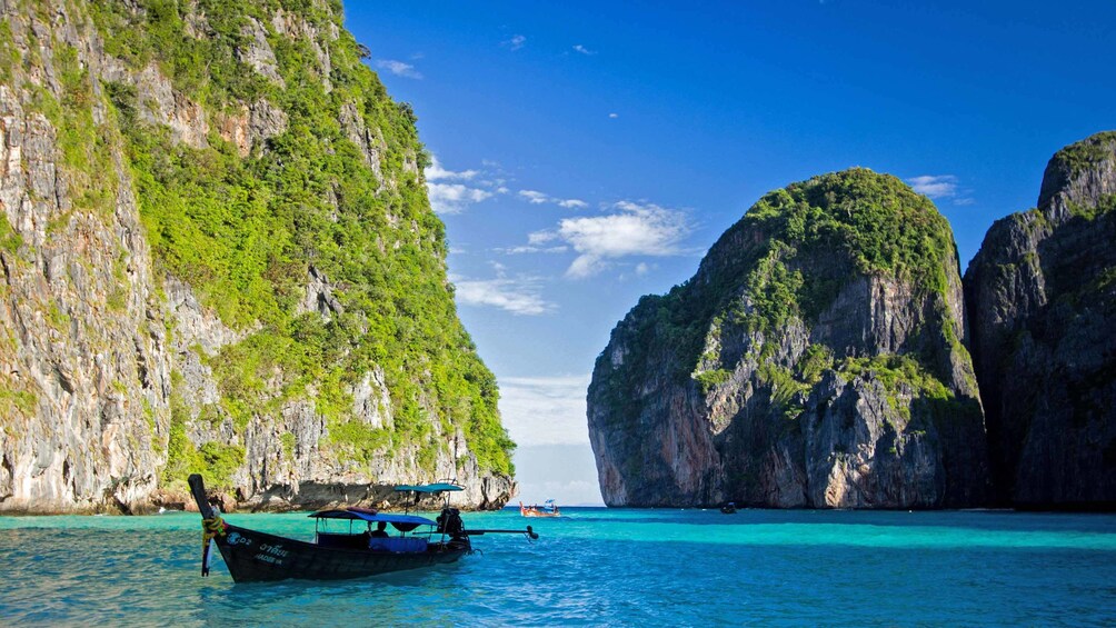 Phi Phi & Khai Nai Islands Deluxe Full-Day Tour by Speedboat