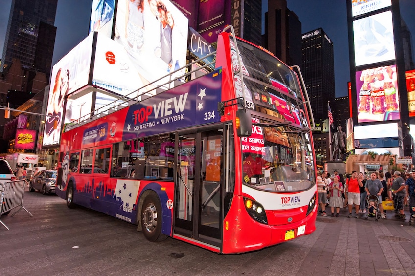 Apri foto 4 di 5. Nighttime Lights Bus Tour of Manhattan