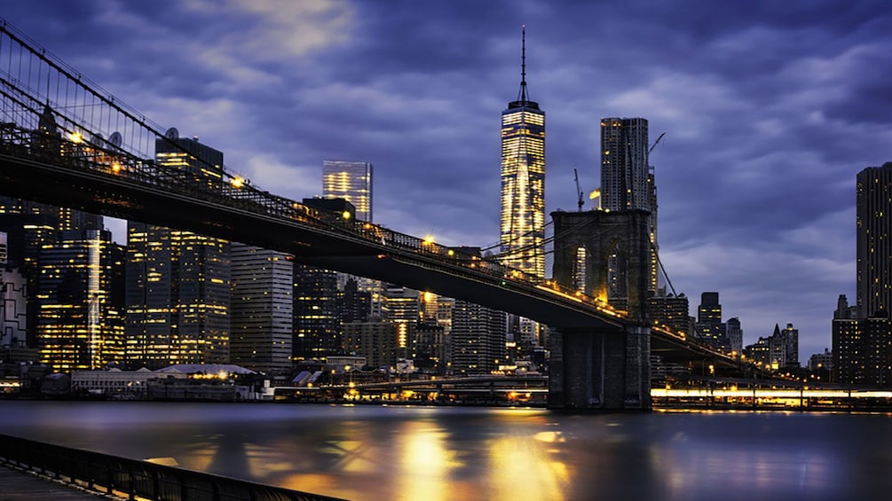 Apri foto 5 di 5. Cityscape at night in New York