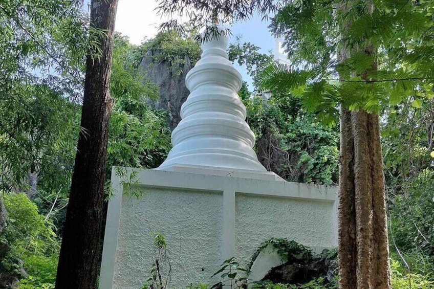 A mountain top temples Wat Chalermphrakiat Lampang