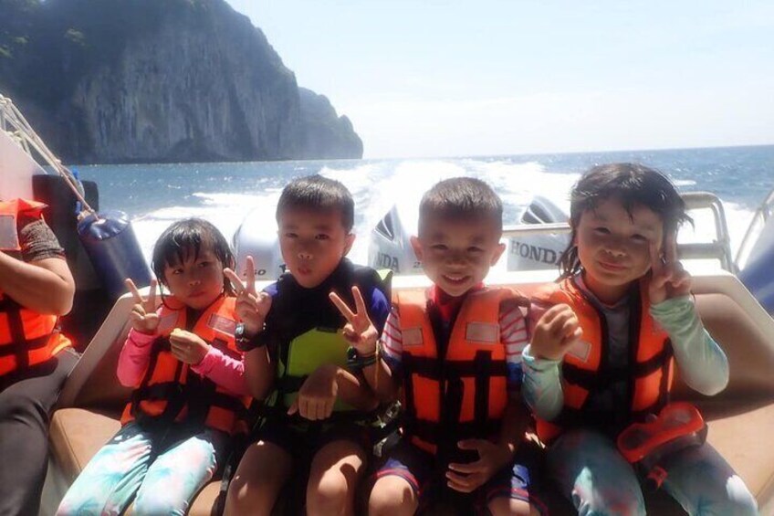 Phi Phi Islands Speedboat Day Tour from Phuket with Buffet Lunch