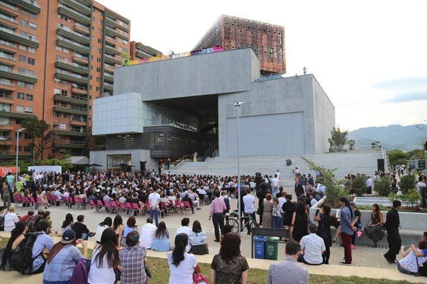 Medellin: From violence to innovation (Virtual Guided Tour)