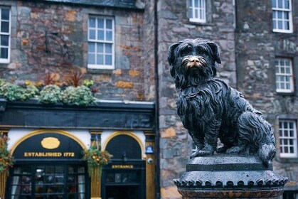 Private Romantic Walking Tour Edinburgh with Castle Views